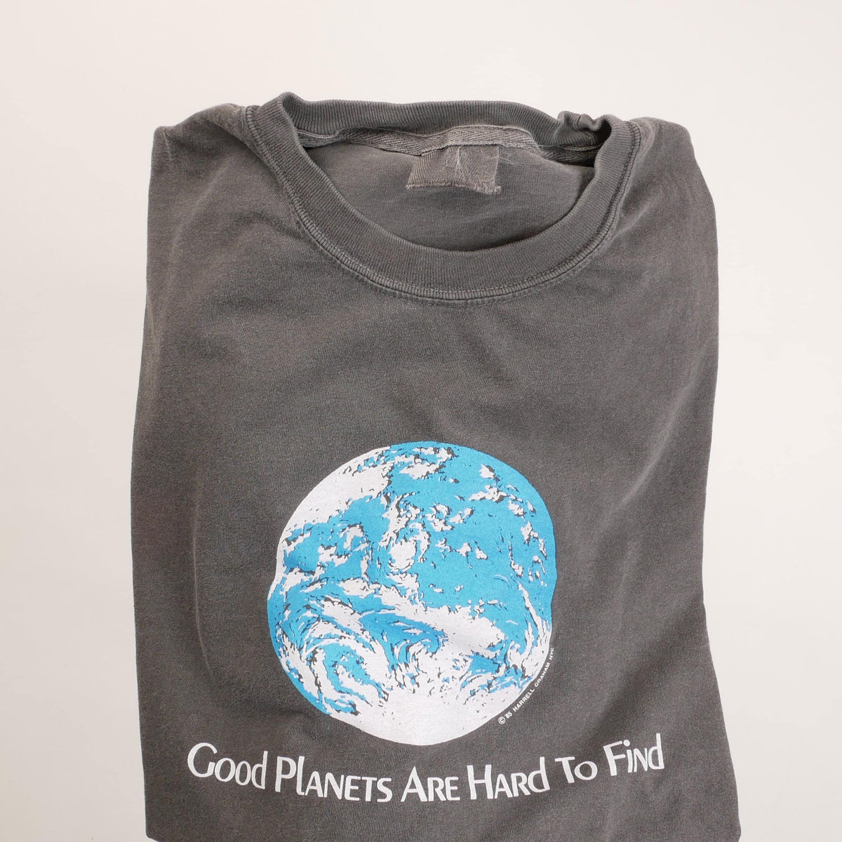 Good Planets Are Hard To Find Vintage Faded T-shirt Nasa Earth Globe Planet Outer Space Astronaut View Green Enviromental Peace - XL