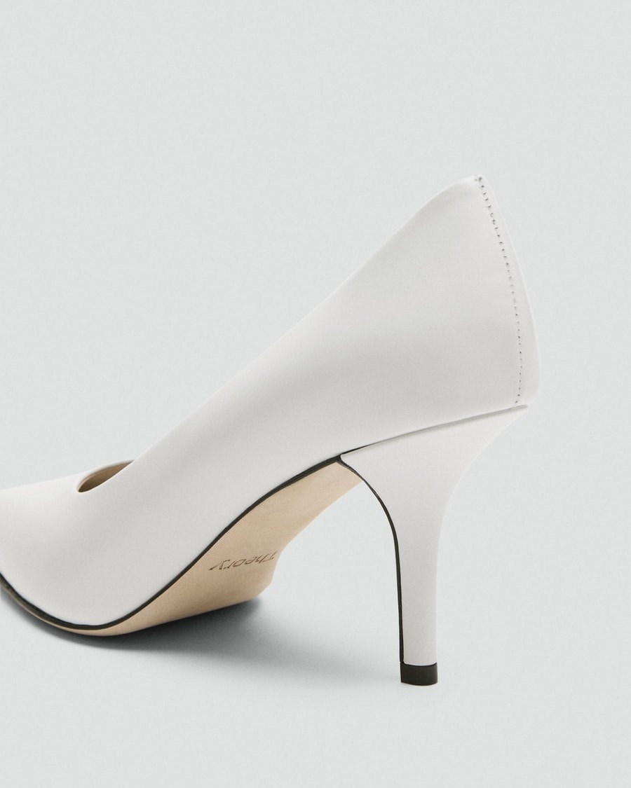 Pointed-Toe Pump in Leather
