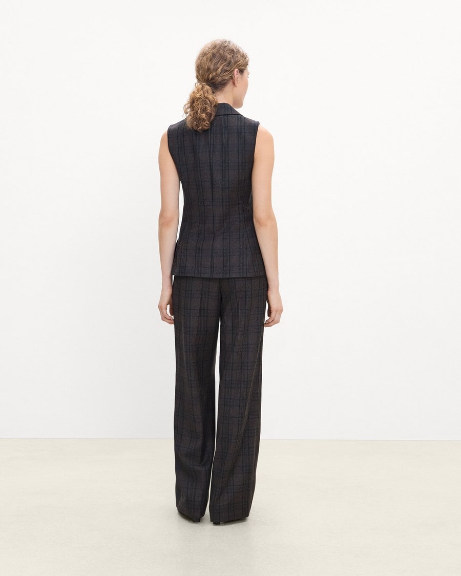 Slim Three-Button Vest in Plaid Sleek Flannel