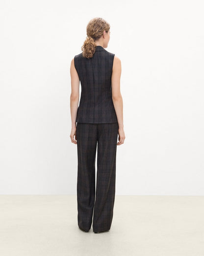 Slim Three-Button Vest in Plaid Sleek Flannel