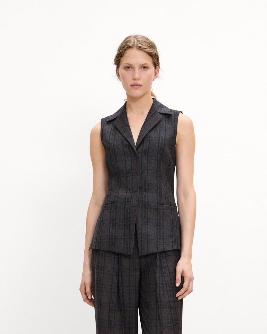 Slim Three-Button Vest in Plaid Sleek Flannel