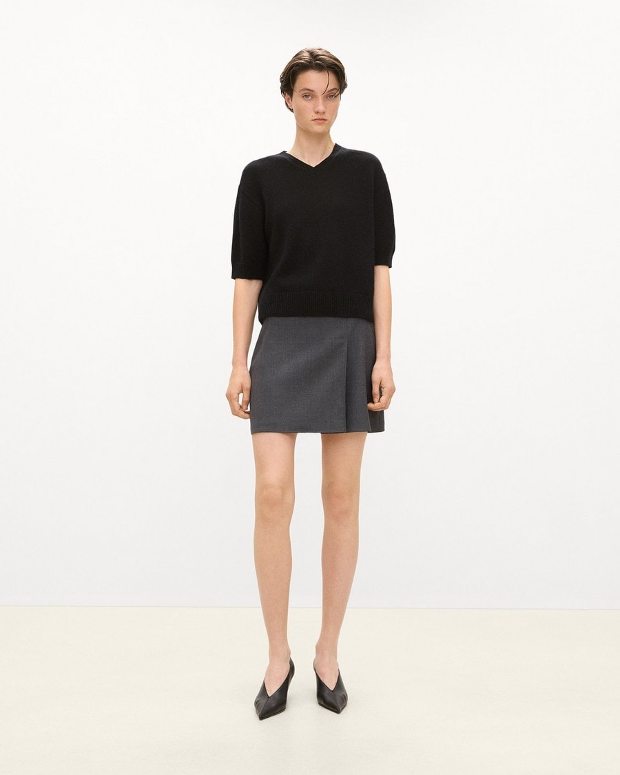 Cropped V-Neck Tee in Cashmere