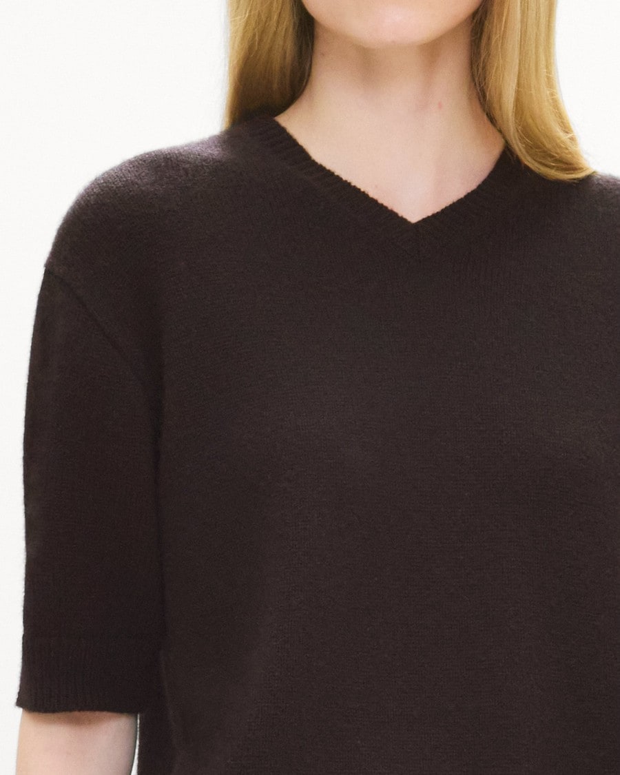 Cropped V-Neck Tee in Cashmere