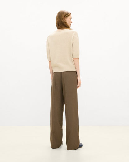 Cropped V-Neck Tee in Cashmere