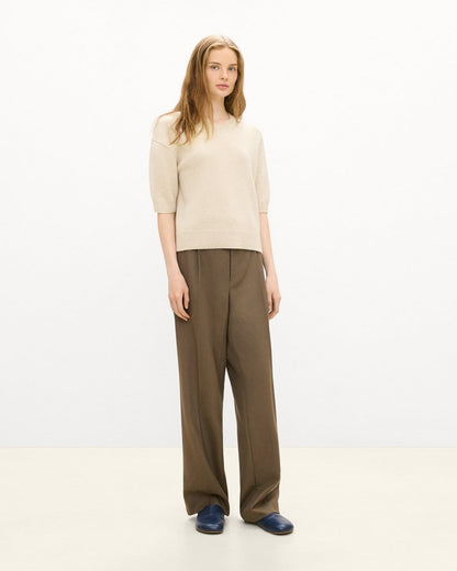 Cropped V-Neck Tee in Cashmere