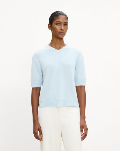 Cropped V-Neck Tee in Cashmere