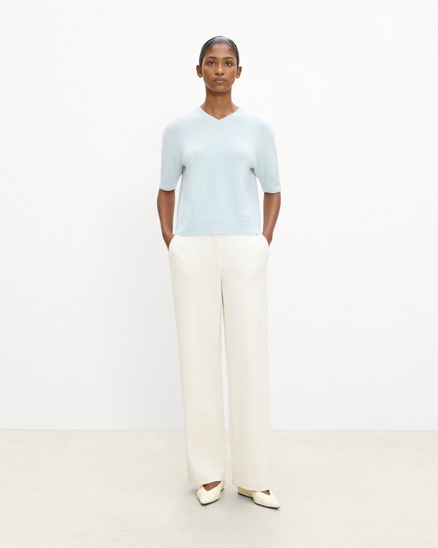 Cropped V-Neck Tee in Cashmere