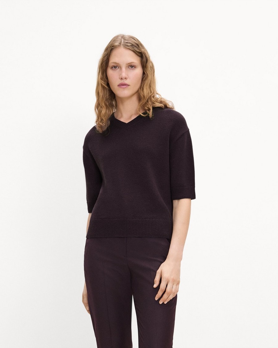 Cropped V-Neck Tee in Cashmere