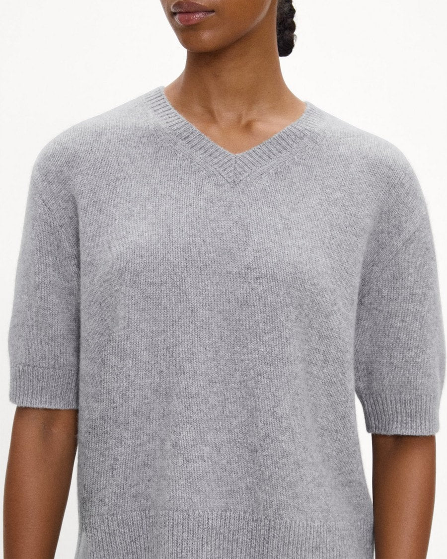 Cropped V-Neck Tee in Cashmere