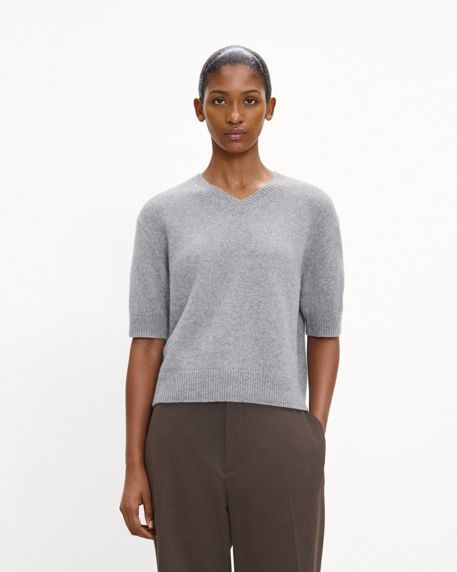 Cropped V-Neck Tee in Cashmere