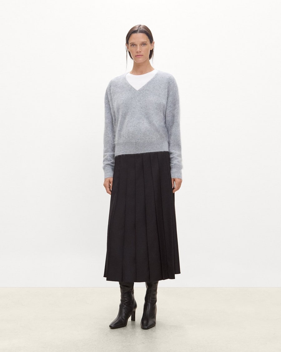 Relaxed V-Neck Sweater in Airy Cashmere