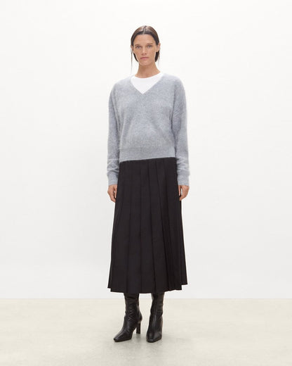 Relaxed V-Neck Sweater in Airy Cashmere