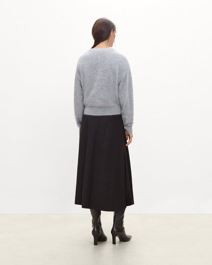 Relaxed V-Neck Sweater in Airy Cashmere