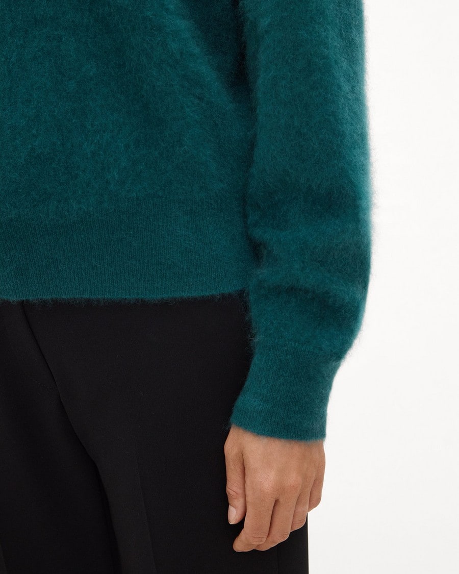 Relaxed V-Neck Sweater in Airy Cashmere