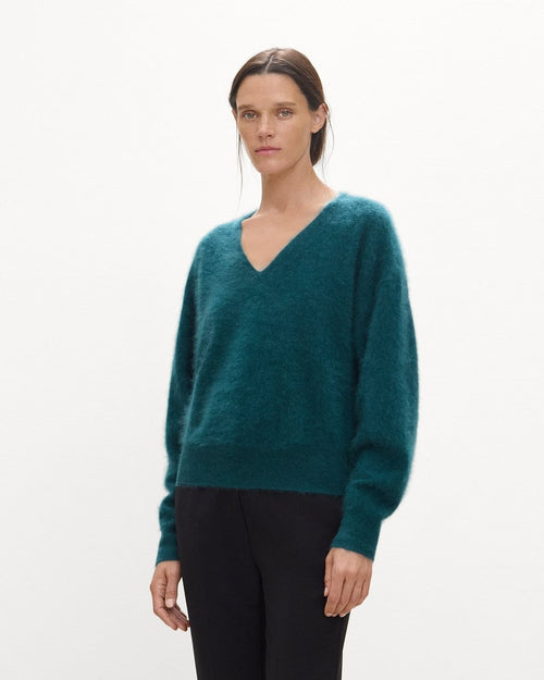 Relaxed V-Neck Sweater in Airy Cashmere
