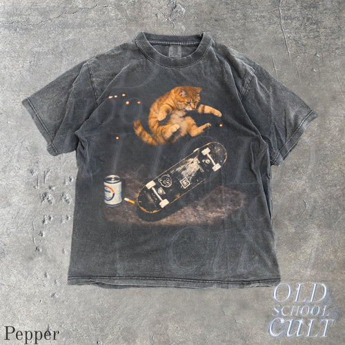 Skateboarding Cat Graphic T Shirt, Vintage Cats Skate Tee, Retro Streetwear Shirts, Funny Kitten Top, Unisex Oversized Cool Beer Tshirt