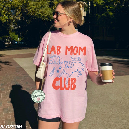 Lab Mom Club Labrador Retriever graphic T-shirt in Blossom
