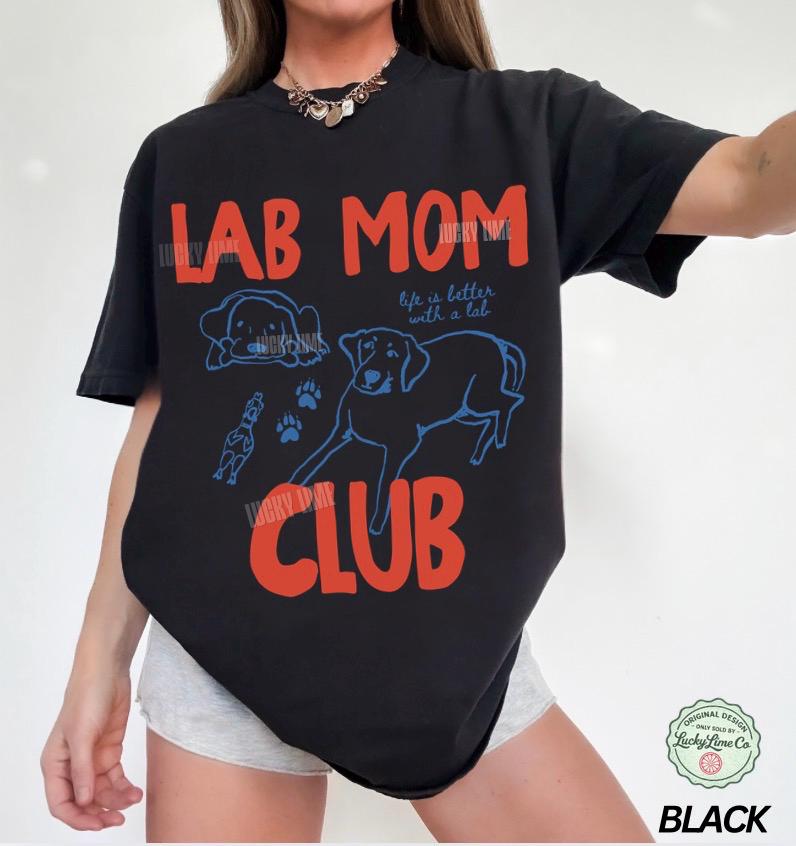 Lab Mom Club Labrador Retriever graphic T-shirt in Black