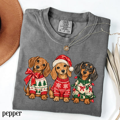 Christmas Dachshund Comfort Colors® Shirt Holiday Dog T-shirt Retro Holiday Weiner Dog Aesthetic Tee Cute Animal Lover Xmas Tshirt