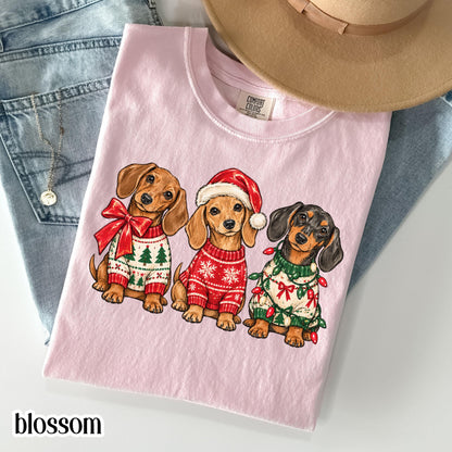 Christmas Dachshund Comfort Colors® Shirt Holiday Dog T-shirt Retro Holiday Weiner Dog Aesthetic Tee Cute Animal Lover Xmas Tshirt