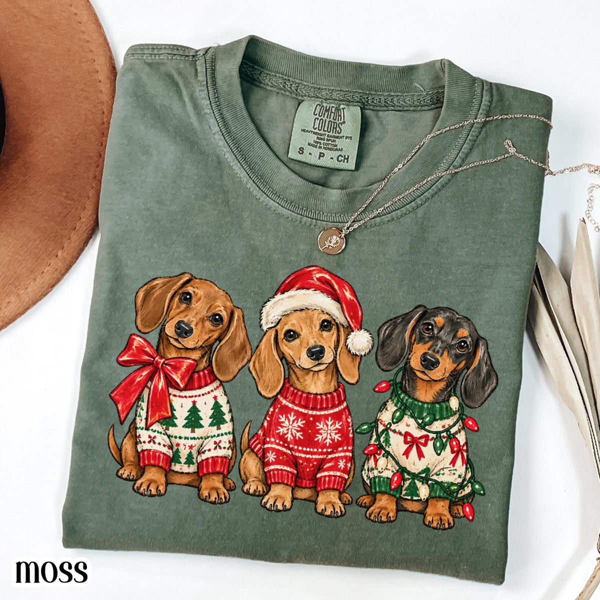 Christmas Dachshund Comfort Colors® Shirt Holiday Dog T-shirt Retro Holiday Weiner Dog Aesthetic Tee Cute Animal Lover Xmas Tshirt
